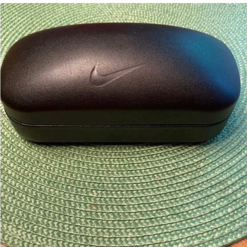 New Nike large size eyeglass/sunglass case